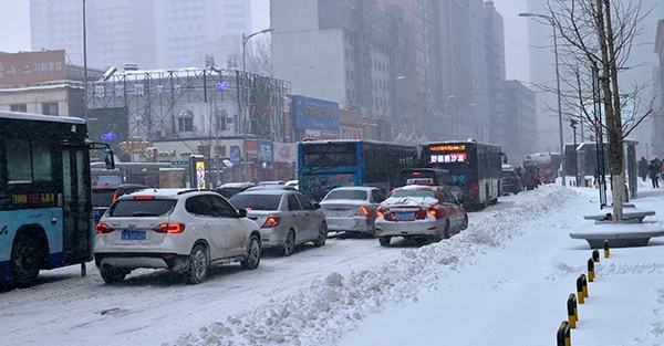 道路积雪